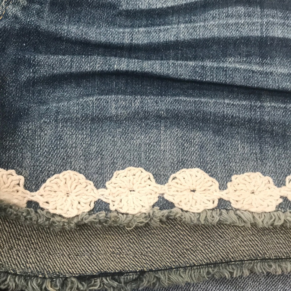Charlotte Russe Jean shorts - Picture 4 of 5